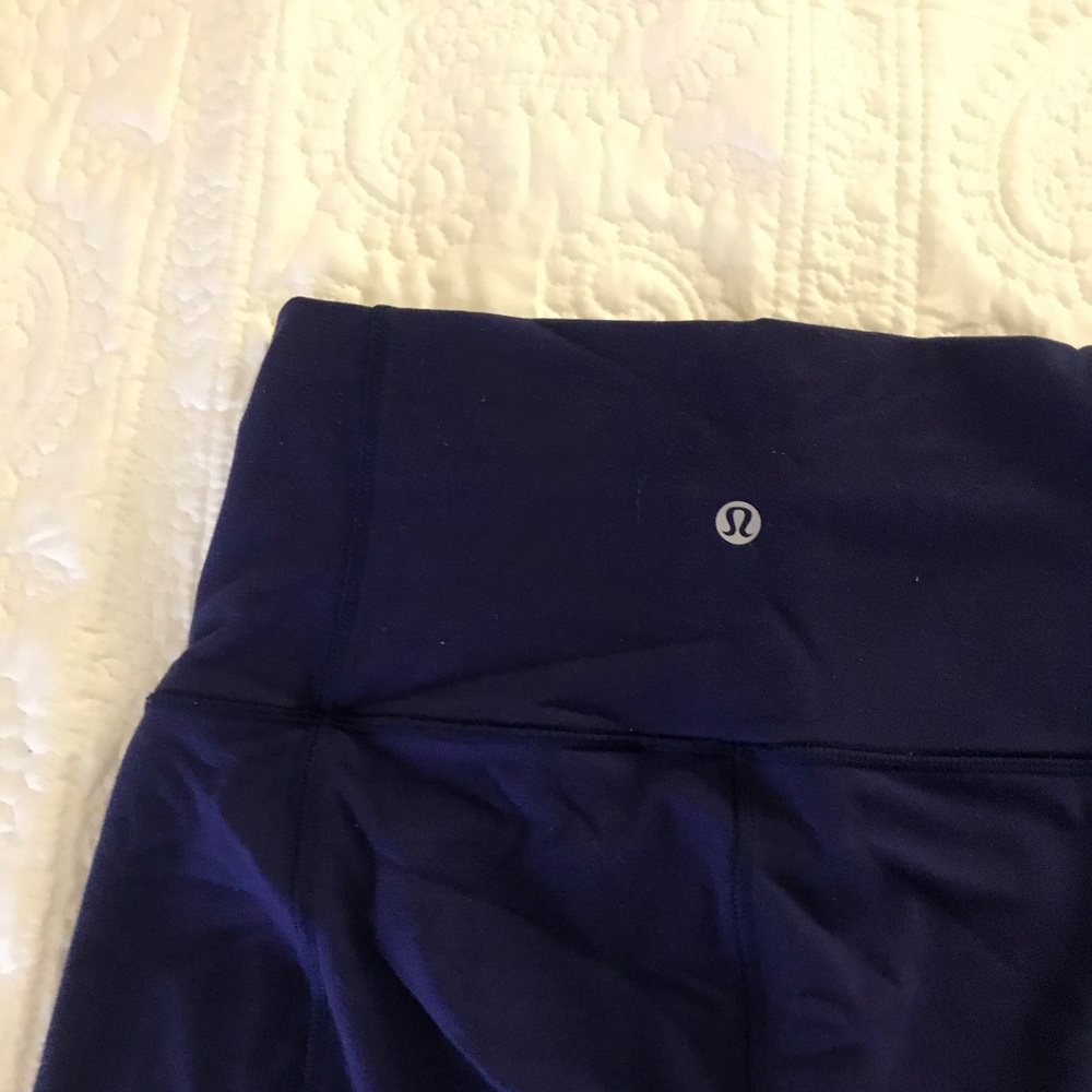 Lululemon Tummy Control Crops with calf details - Picture 5 of 6